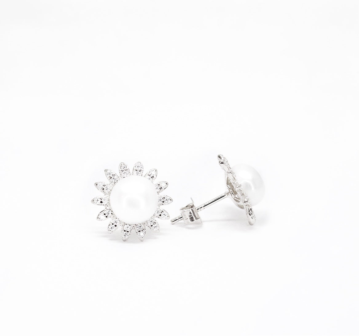 Sterling Silver Pearl Earrings: Elegant Gifts for Special Occasions