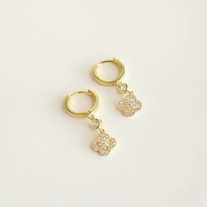 Trébol Earrings – A Gift of Luck & Elegance