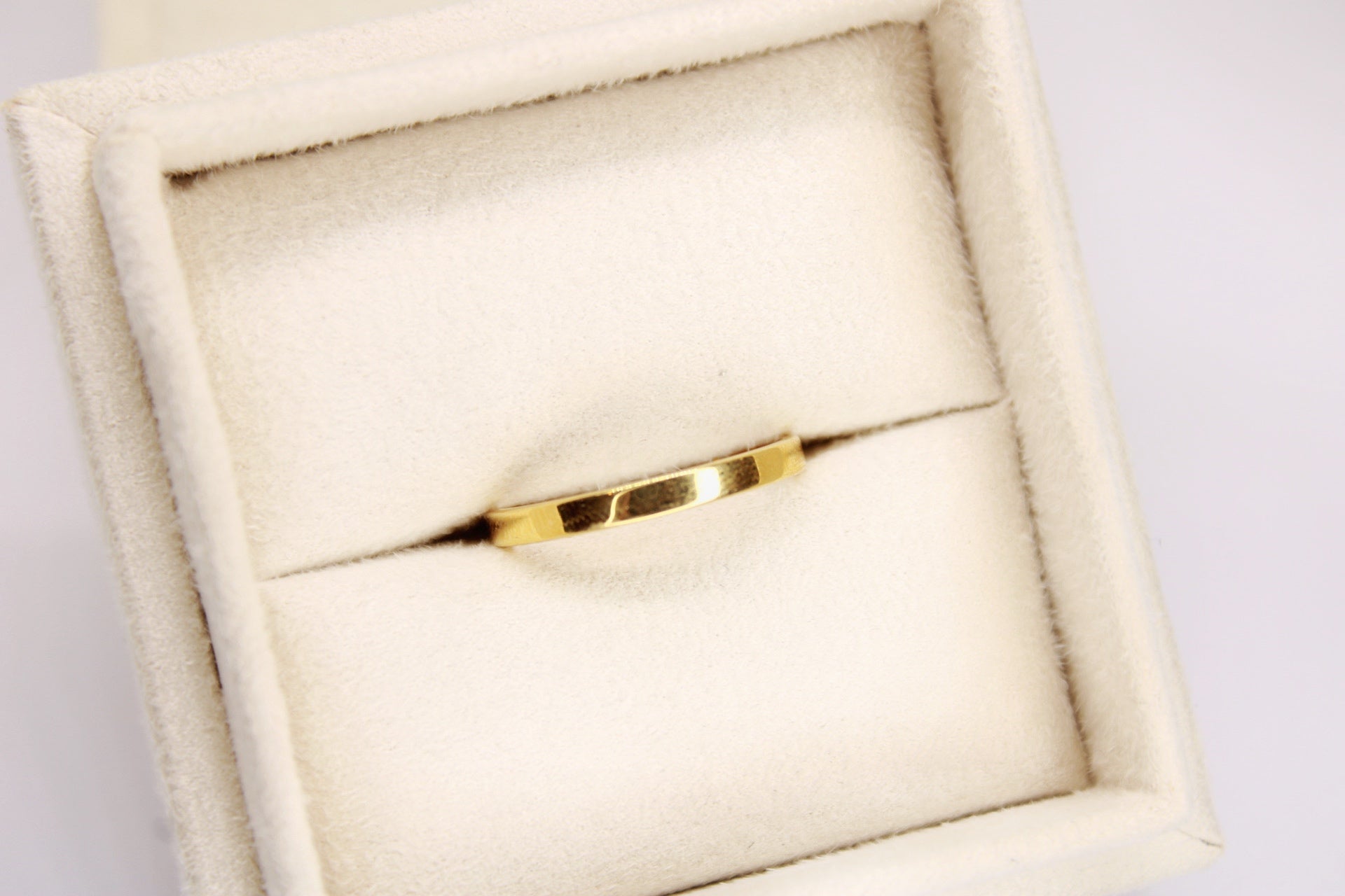 Alianzas de boda pulidas planas