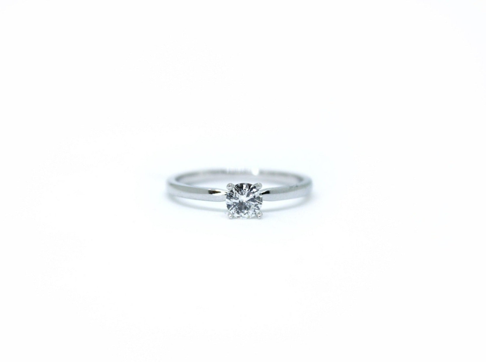 Solitaire 0.34 ct Diamond engagement ring.