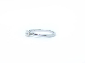 Anillo de compromiso con diamante solitario de 0,34 ct.