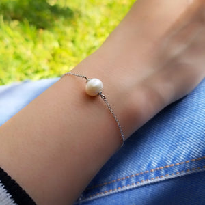 Pulsera de plata con baño de oro blanco y perla de río