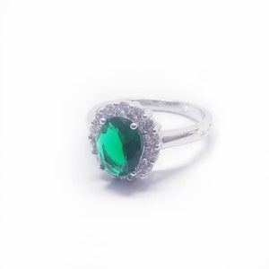 Anillo tipo cóctel en plata .925 con circonio color verde esmeralda 