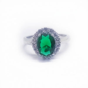 Simply beautiful ring made in sterling silver with cz 